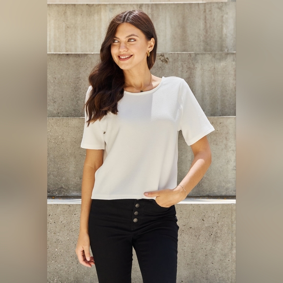 And The Why Pearly White Full Size Criss Cross Pearl Detail Open Back Top - Picture 3 of 12